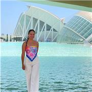 Soy una ilustradora y diseñadora apasionada por la creatividad y la innovación. Me defino como una persona muy creativa, proactiva